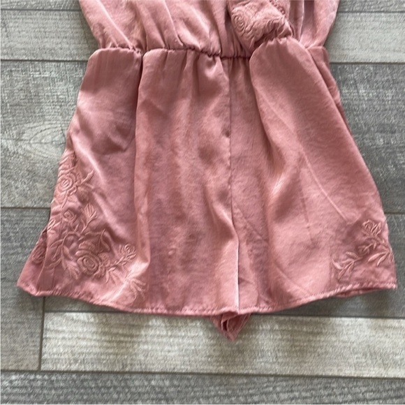 Kendall & Kylie Size Small Blush Pink Embroidered Lace Romper - Picture 3 of 8